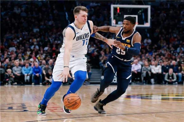 表情凝重 表情凝重