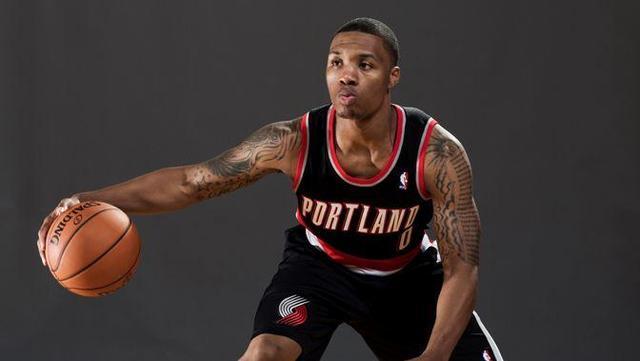 员齐聚赛场 员齐聚赛场